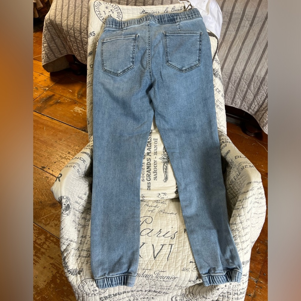 NWOT Risen size 7 denim joggers!